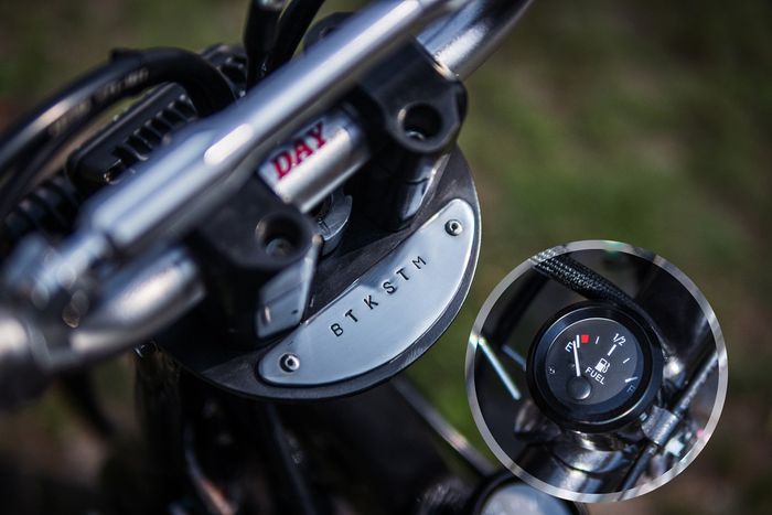 Fuelmeter Cargo Cruiser Cub menggunakan aftermarket ada di tengah-tengah sasis