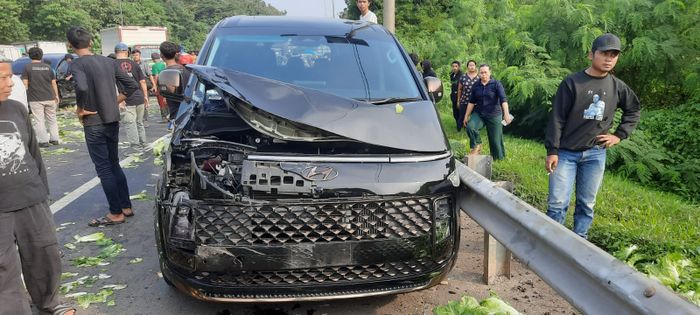 Hyundai Staria alami kecelakaan beruntun di tol Cipularang
