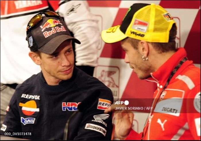 Mantan pembalap MotoGP, Casey Stoner menyibak rasa hormatnya pada sosok Valentino Rossi.