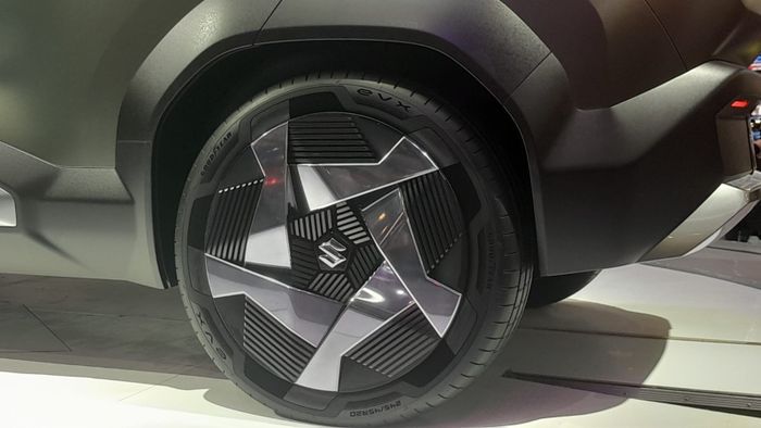 Intip lebih dekat  velg Suzuki eVX Concept pada ajang GIIAS 2024