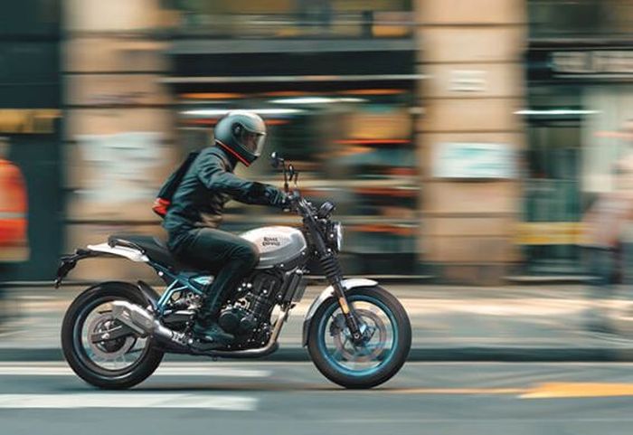 tampilan Royal Enfield Guerrilla 450 saat dikendarai