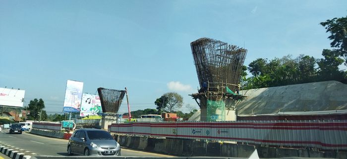 Proyek konstruksi tol Jogja-Bawen yang berada di exit tol Bawen, kabupaten Semarang
