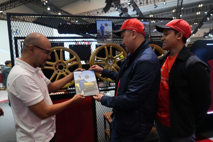 Alvin Bahar dan Avila Bahar pembalap senior di GIIAS 2024