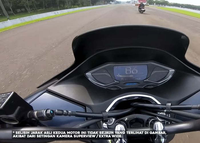 Yamaha NMAX 'Turbo' unggul dari awal hingga akhir saat adu drag di sirkuit