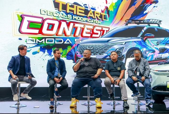 Kiri - Kanan : Chandra Octora - Brand Design Manager PT Chery sales Indonesia, Rifkie Setiawan - 