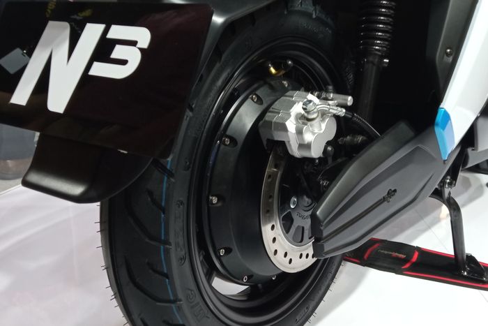 ALVA N3 menggunakan double disc brake dan punya tiga riding mode