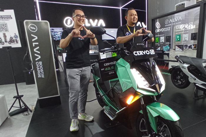 Putu Swaditya Yudha CMO ALVA (kiri) dan Ahmad Hakim Head of RnD ALVA (kanan). 