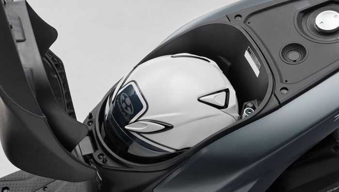 bagasinya bisa dimuati satu helm