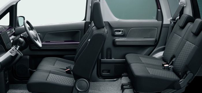 kabin Suzuki Wagon R Stingray punya kesan lapang