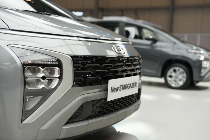 Tampak depan Hyundai STARGAZER