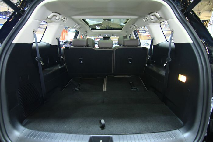 Ruang bagasi BYD M6 sangat lapang, apalagi jok dapat dilipat rata lantai