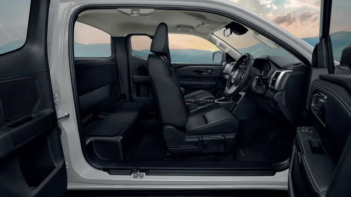 Interior Mitsubishi Triton Mega Cab.