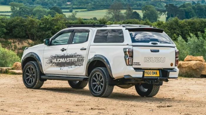 bak belakangnya diberi kanopi