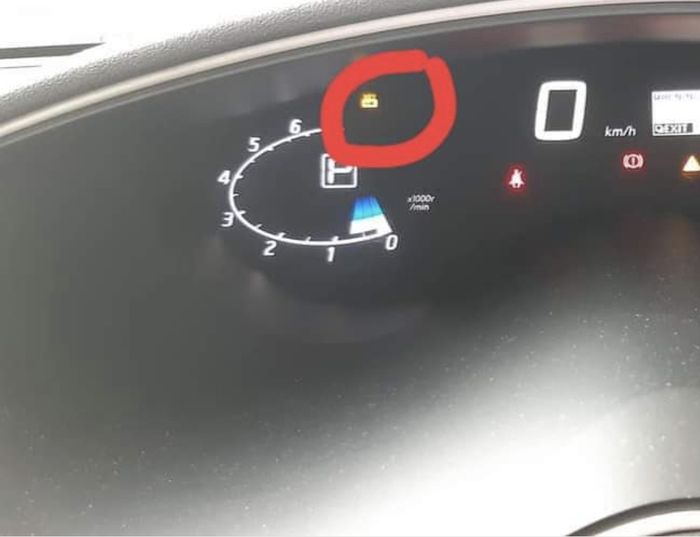 Lampu indikator kunci di Nissan Serena C26 menyala