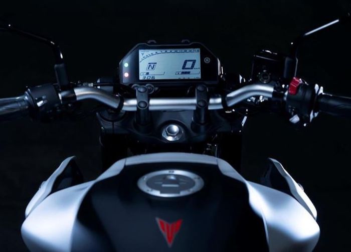 panel instrumen Yamaha MT-03
