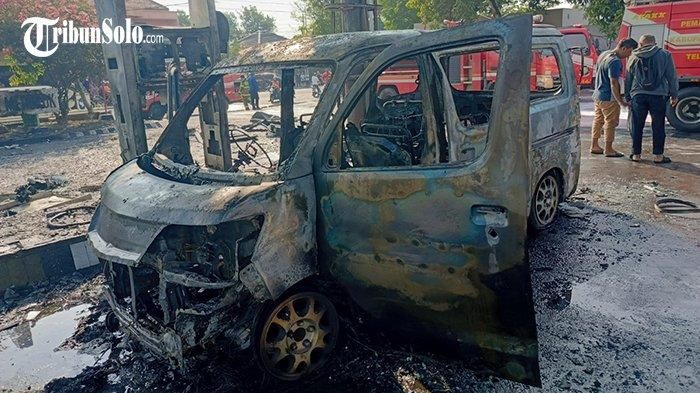 Daihatsu Luxio yang terbakar di SPBU 44.571.05 Colomadu, Karanganyar hingga hanguskan dispenser Pertalite 