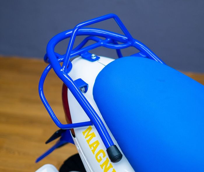 Buritan Kymco Easy 100 ditambahkan rak multifungsi berwarna biru