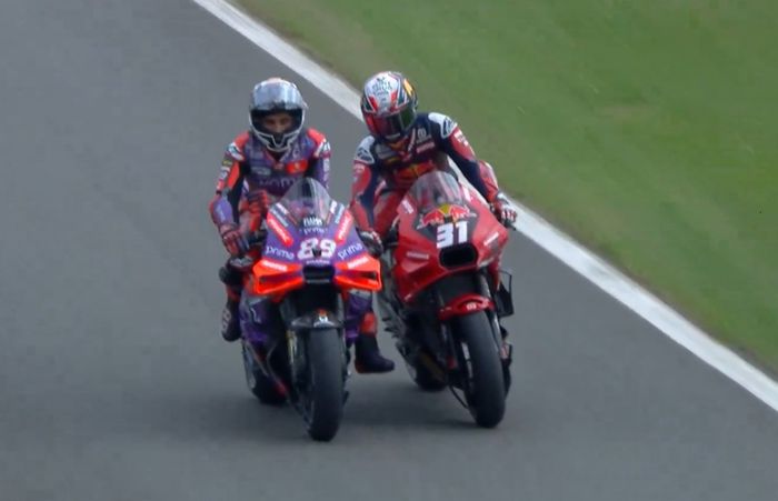 Jorge Martin dibantu Pedro Acosta ke luar lintasan