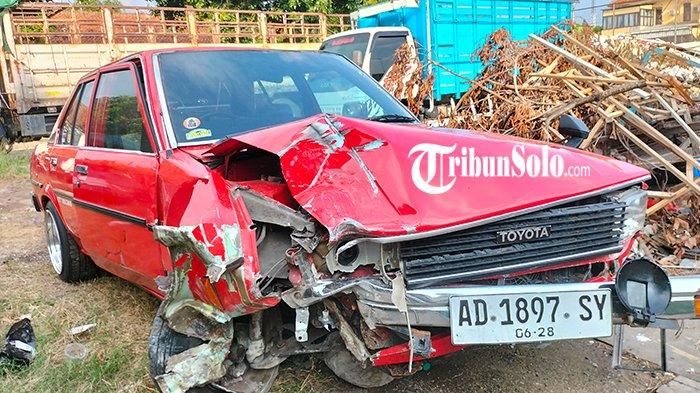 Toyota Corolla DX yang tabrak pemotor hingga tewas