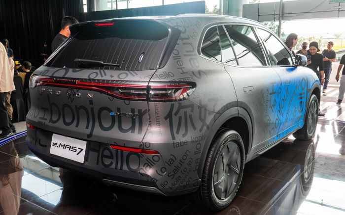 Proton e.MAS 7 dalam kamuflase.