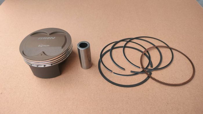 Dijual satu set berisi piston, ring piston, pen dan klip