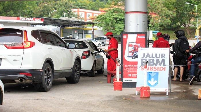 Ilustrasi antrean BBM subsidi