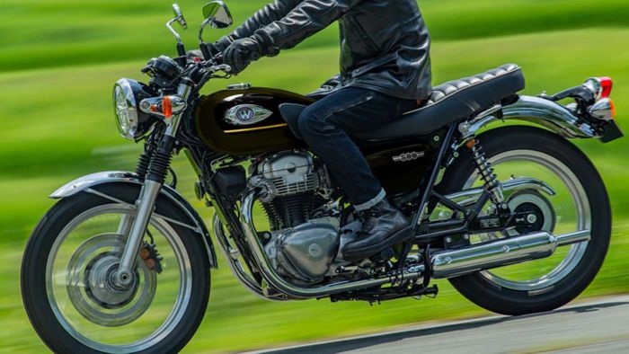 suspensi masih pakai teleskopik dan dual shockbreaker ala motor klasik