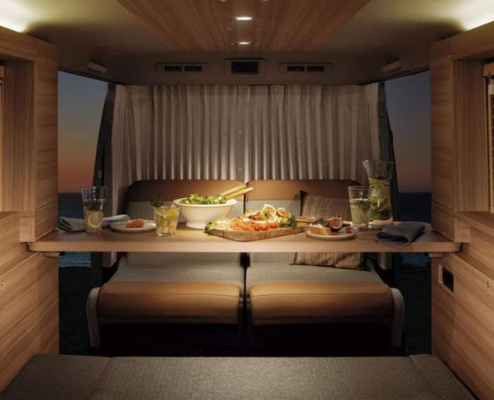 bisa digunakan juga sebagai meja makan