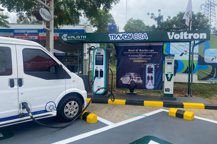 Terdapat dua mesin SPKLU Voltron di Rest Area Km. 88A Tol Cipularang. Terdiri dari satu unit unit ultra fast charging DC 100 kW, serta satu unit mesin fast charging AC 22 kW.