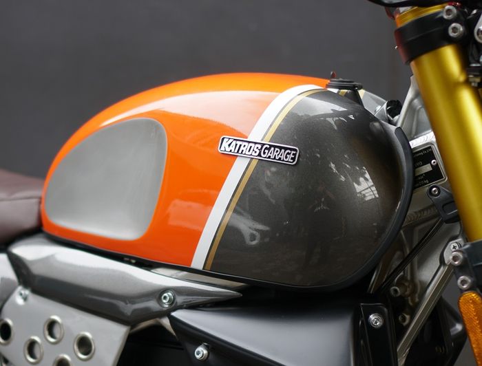 &lsquo;Tangki&rsquo; jadi cangkang untuk controller Sur-Ron Storm Bee, tidak ada tutupnya!