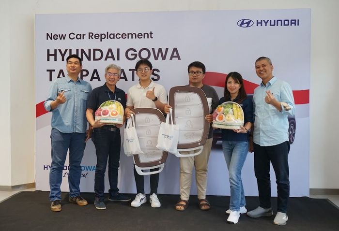 penyerahan dua unit Hyunda Creta baru kepada konsumen di showroom Hyundai Gowa Kebon Jerok, Kamis (15/8/2024)