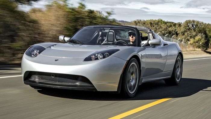 Tesla Roadster juga awalnya dipertimbangkan untuk memiliki transmisi 2-percepatan.