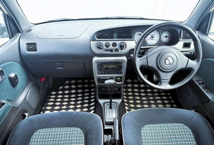 interior Daihatsu Mira Gino L700
