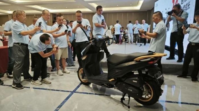 begel belakang panjangnya bisa dijadikan dudukan box