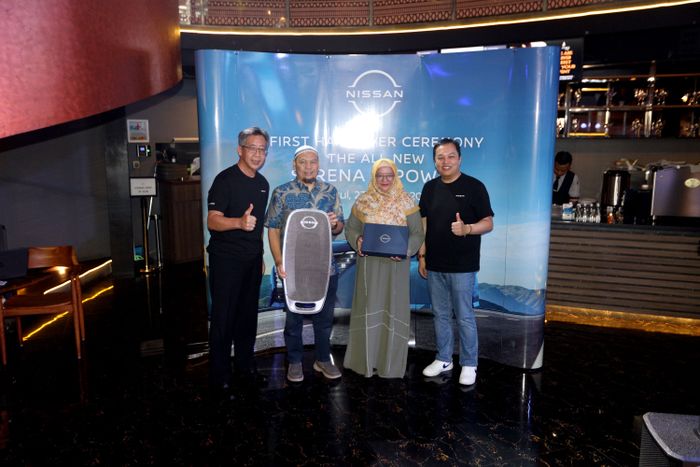 PT NMDI menyerahkan secara simbolis remote kunci All New Serena e-Power pada konsumen 