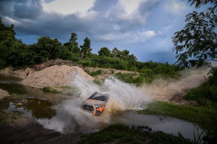 DEXC Racing Indonesia berlaga pada kelas di T2 dengan mobil Toyota Hilux