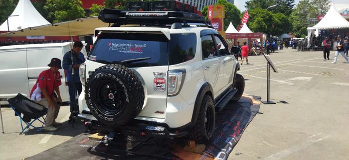 Tampak belakang Daihatsu Terios TX Adventure 2013 style Alto di Daihatsu Kumpul Sahabat Solo