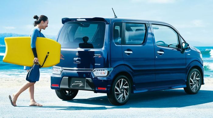 bagian belakang Suzuki Wagon R Custom Z