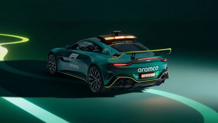 Tampang Aston Martin Vantage Safety Car.