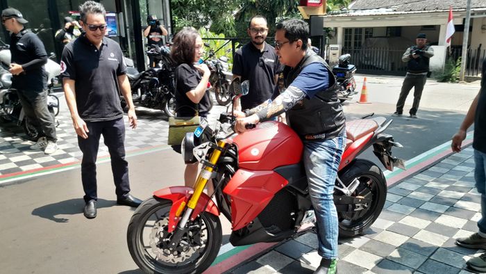 Komunitas H.O.G Anak Elang menjajal langsung ketangguhan Evoke Urban Classic