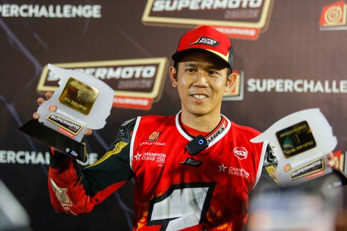 Tommy Salim dari tim Super Rider yang berhasil meraih double podium, sekaligus menobatkannya sebagai Juara Umum Nasional di kelas FFA 250 dan Trail 180 Open