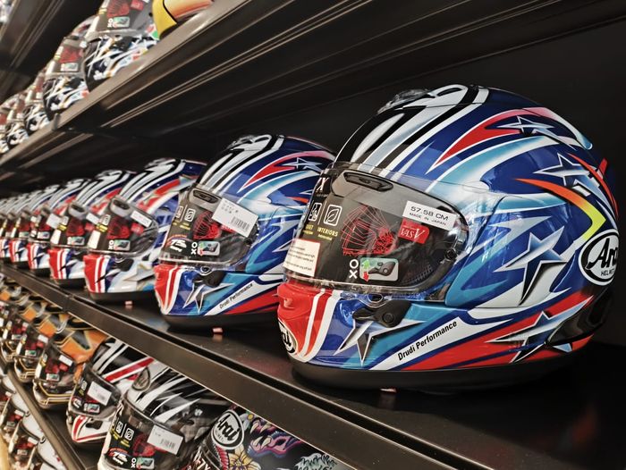 Beragam helm Arai dengan berbagai motif dan kondisi di jual di THC Helmet