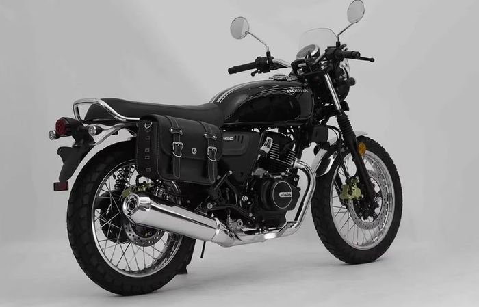 versi adventure ada tambahan windshield dan tas samping