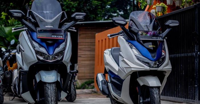 Honda Forza 250 asli (kiri) dan Honda PCX 160 setelah pasang cover Baby Forza (kanan)