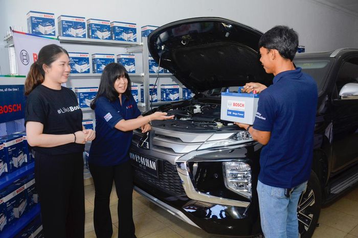 Aki Bosch tersedia untuk berbagai segmen mobil kelas menengah, premium, SUV, dan kendaraan start-stop dengan produk unggulan seperti Bosch SM Mega Power Blue, Bosch Hightec Silver AMS, dan Bosch Hightec AGM.
