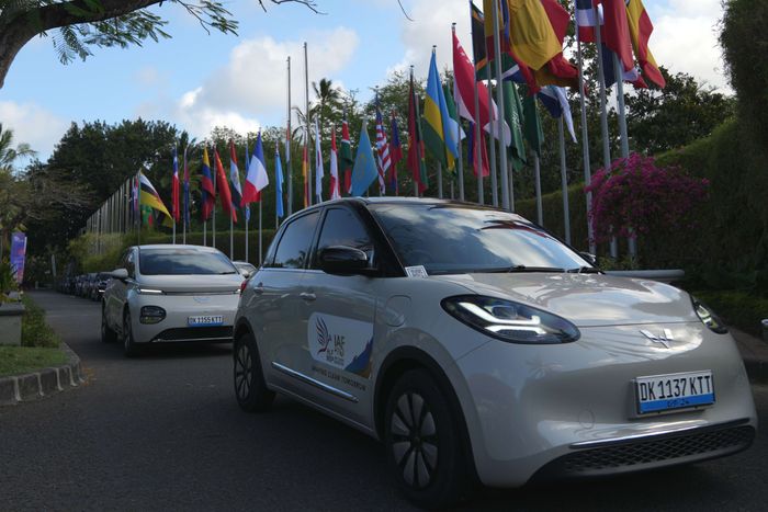 BinguoEV dan Cloud EV saat mengantarkan para peserta delegasi mengikuti sesi diskusi dan pertukaran gagasan di Bali International Convention Centre (BICC) ITDC
