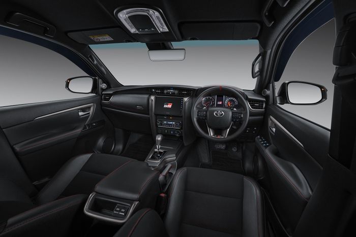 Interior Toyota New Fortuner 2.8 4x4 GR Sport TSS
