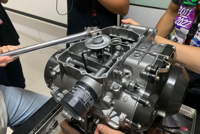 Drat baut di mesin bisa gampang rusak atau slek saat dikencangkan dalam kondisi panas