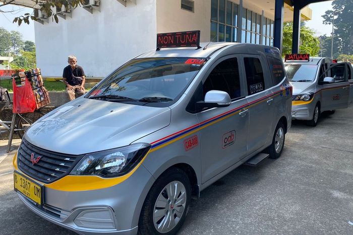 Tarif khusus pelajar yang naik angkot AC Depok hanya Rp 3.000