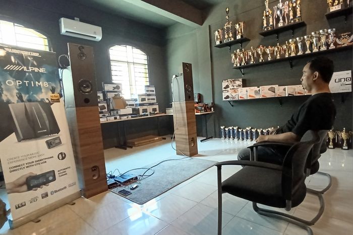 Tersedia ruang demo untuk mengetes produk audio yang ditawarkan dalam ALPINE Day yang digelar di Tones Garage
